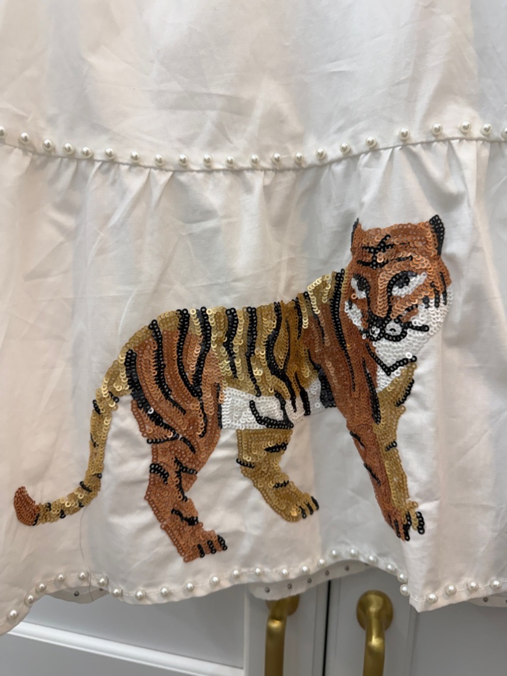 QUEEN OF SPARKLES White Puff-Sleeve Peplum Top with Embroidered Tigers. NWT L - Picture 3 of 5